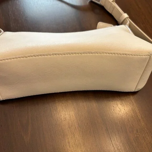 Madewell The Sculptural-Buckle Shoulder Bag Ecru Color - Picture 13 of 16